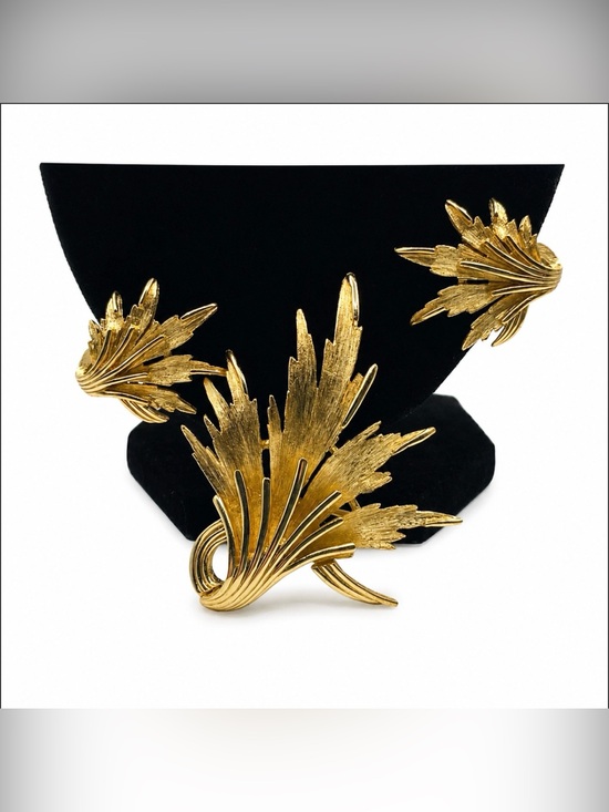 Jewelry - Crown Trifari Signed Leaf Pendant/Brooch & Clip On Earrings SET 50’s Vintage